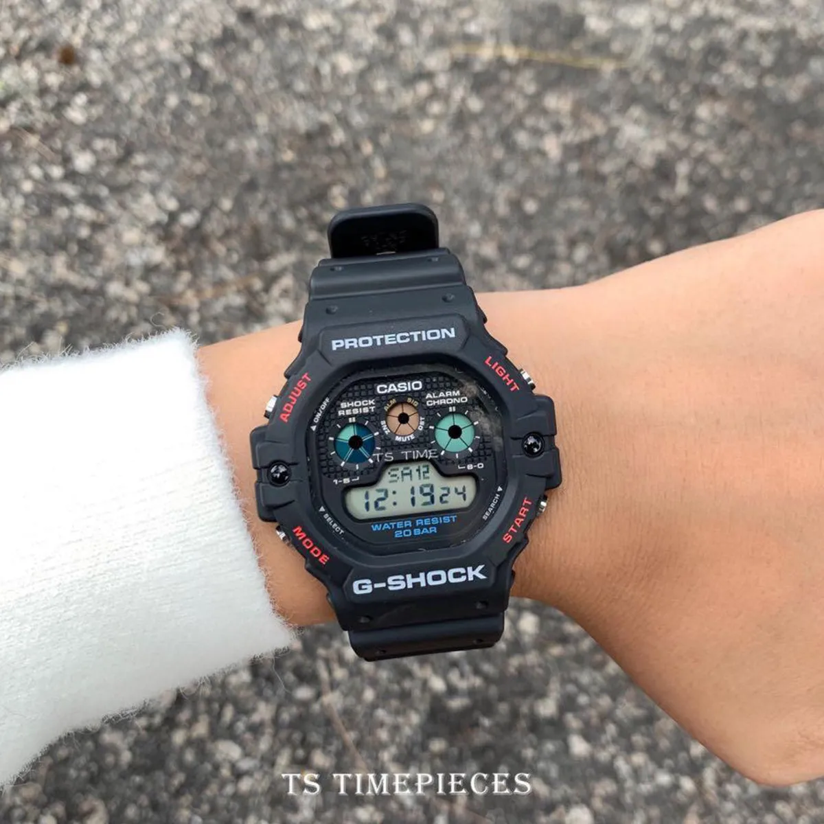 Casio - G-Shock - DW-5900-1DR